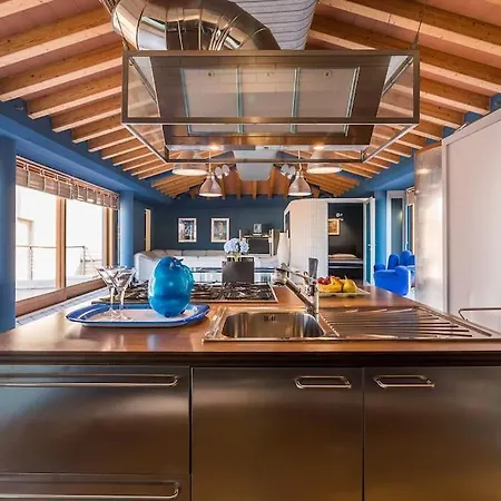 Modern And Luxurious Loft *